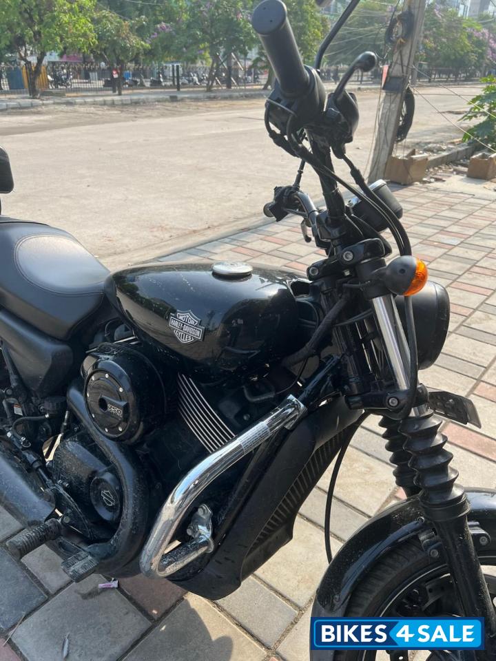 Black Harley Davidson Street 750