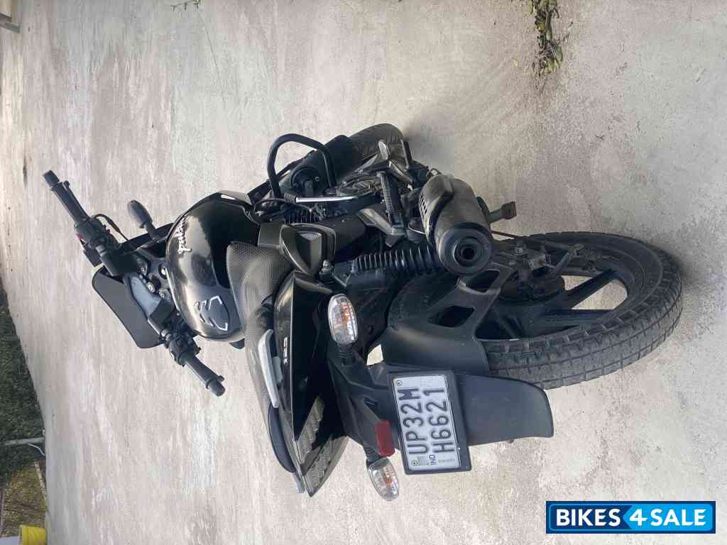 Black Bajaj Pulsar 125