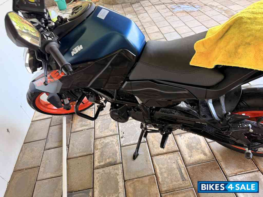 Blue KTM Duke 250 2024 Blue KTM Duke 250 2024