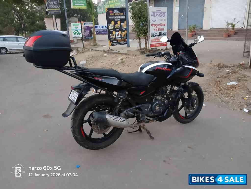 Bajaj Pulsar 180F Neon
