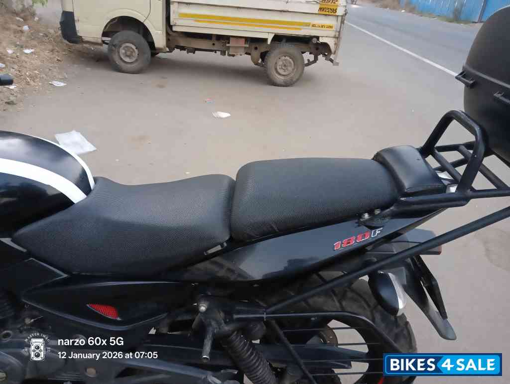 Bajaj Pulsar 180F Neon