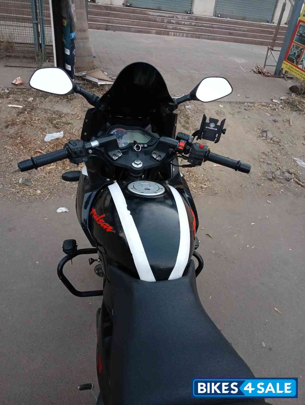 Bajaj Pulsar 180F Neon