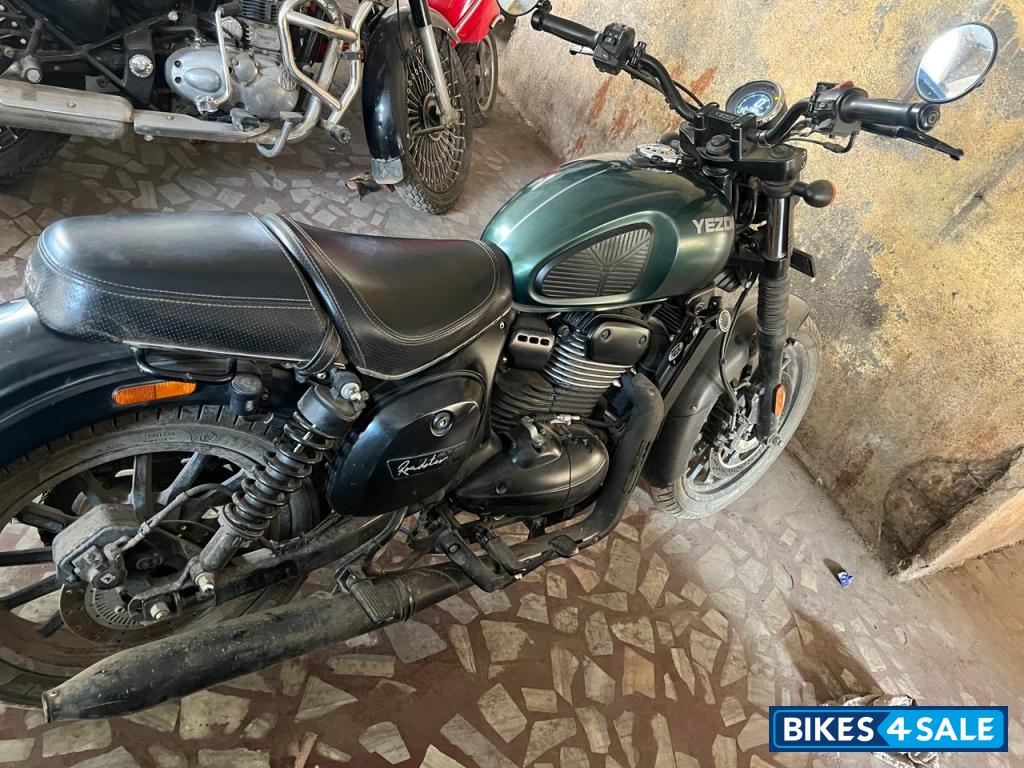 Yezdi Roadster Dual Tone