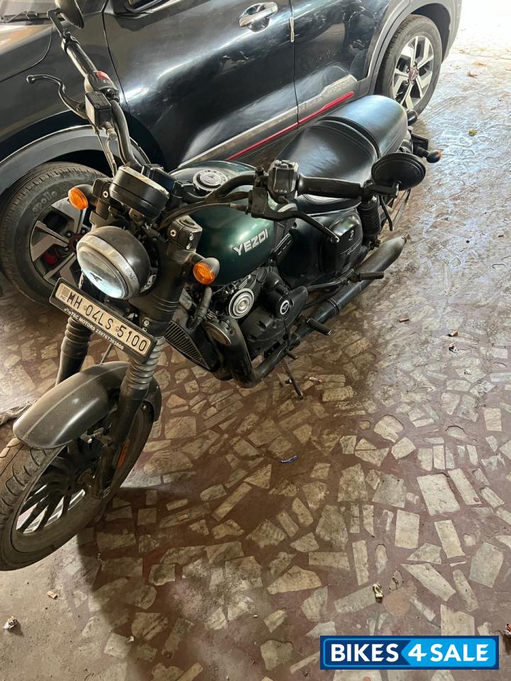 Yezdi Roadster Dual Tone