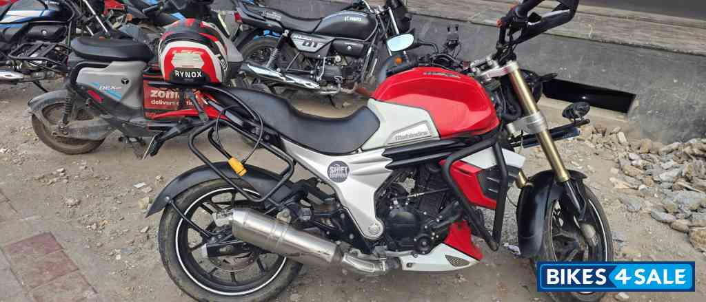 Mahindra Mojo