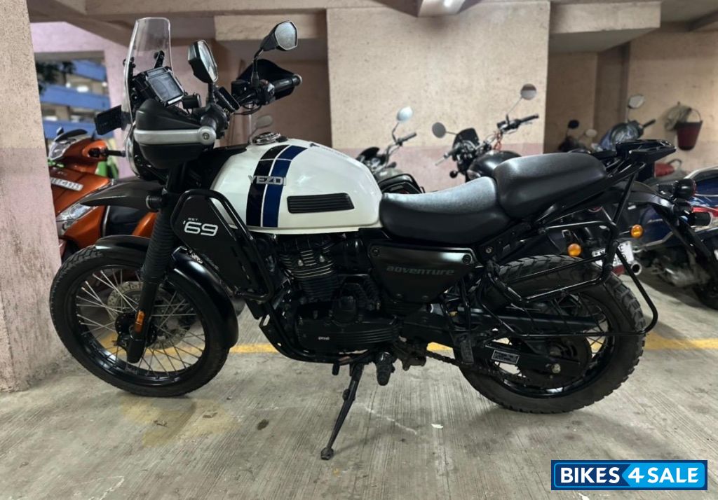 White Yezdi Adventure Gloss 2024