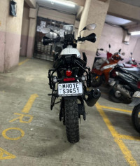 White Yezdi Adventure Gloss 2024