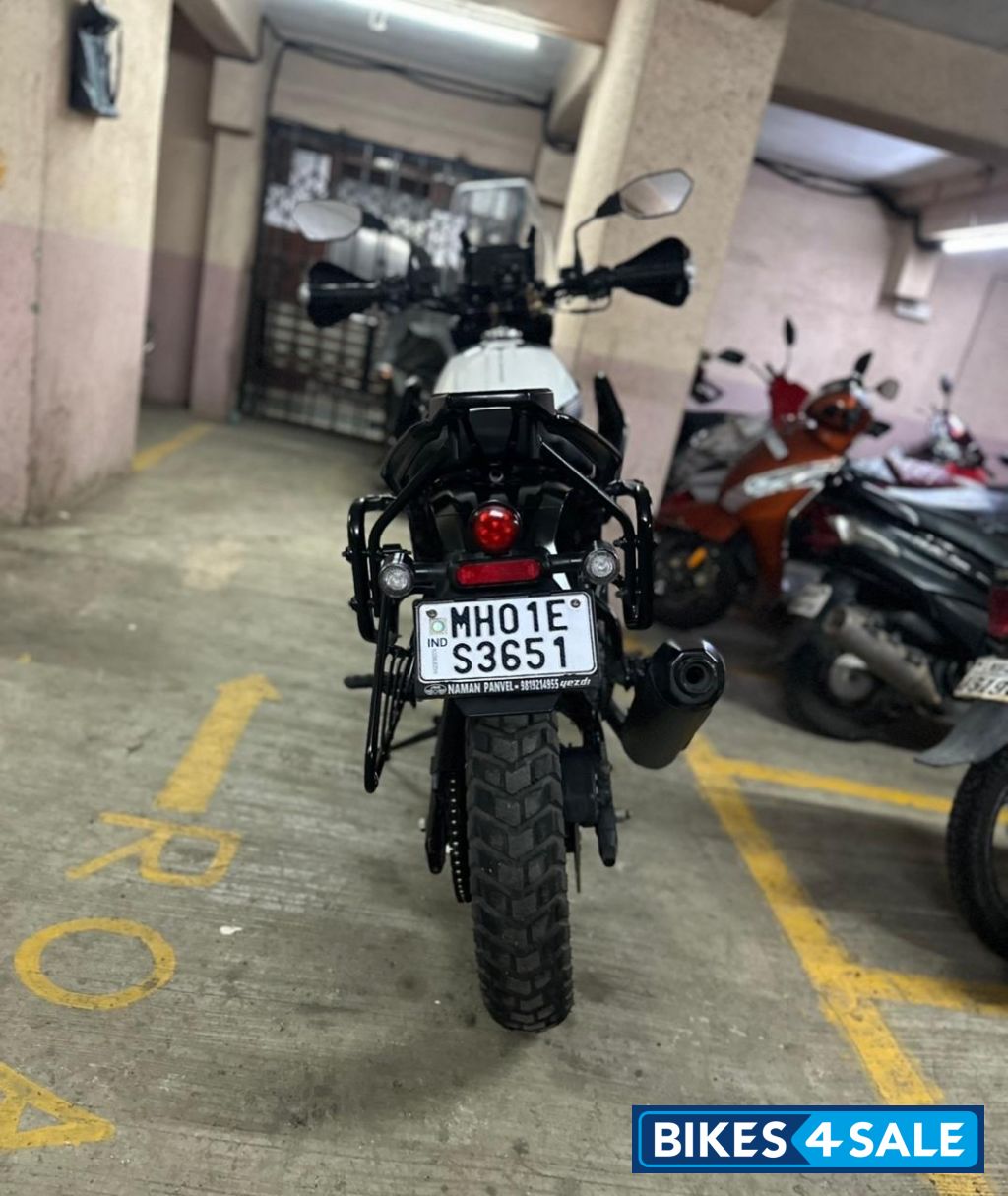 White Yezdi Adventure Gloss 2024