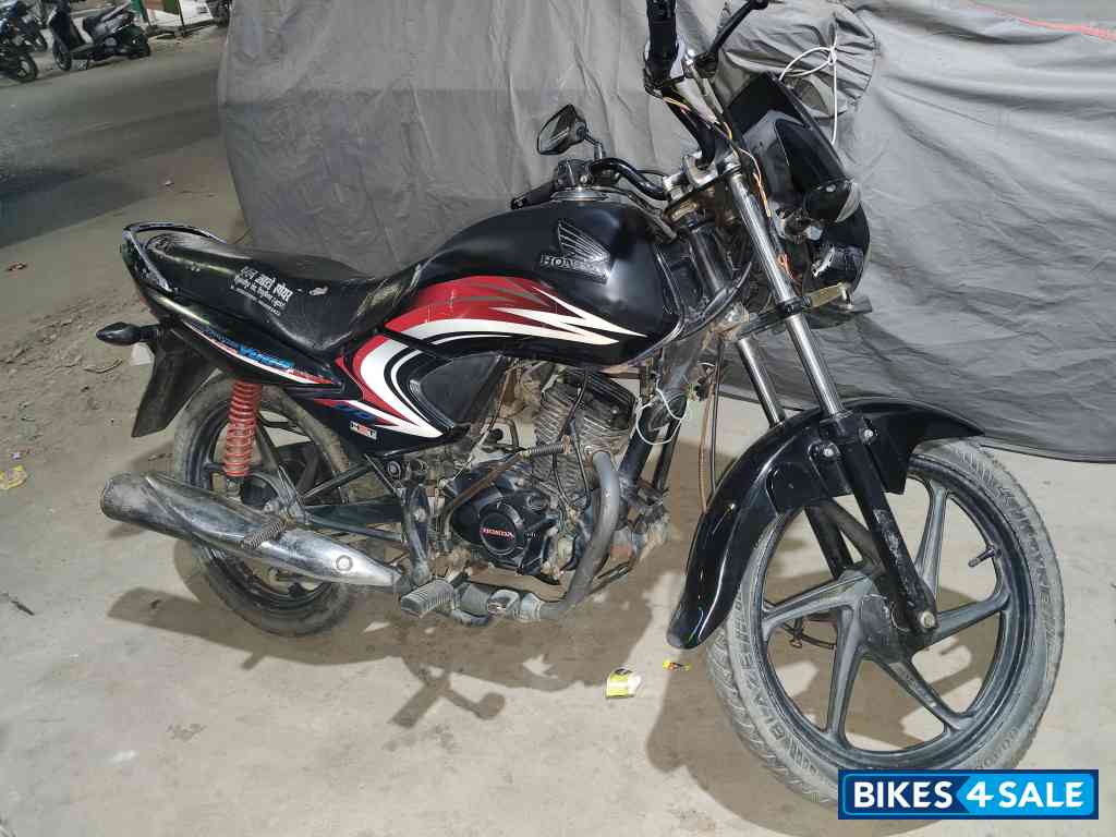 Black Honda Dream Yuga