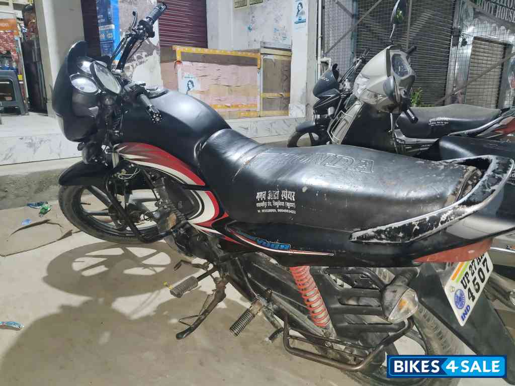 Black Honda Dream Yuga