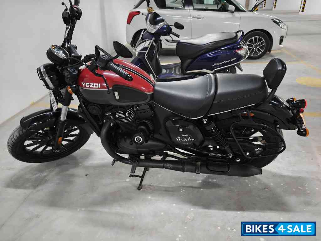 Yezdi Roadster Dual Tone