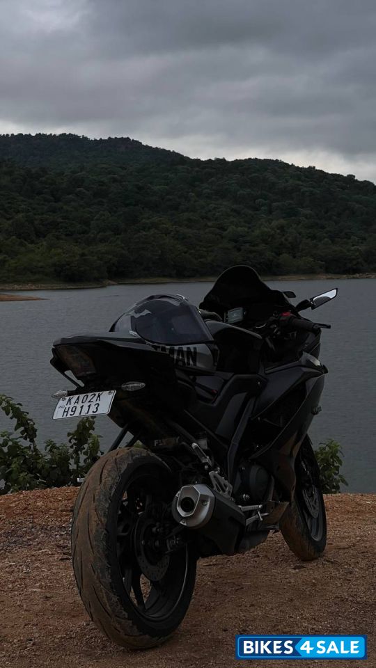 Black Yamaha YZF R15 V3