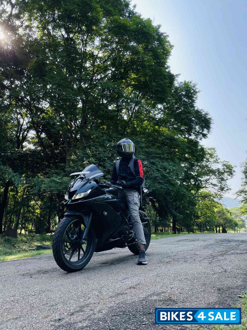 Black Yamaha YZF R15 V3