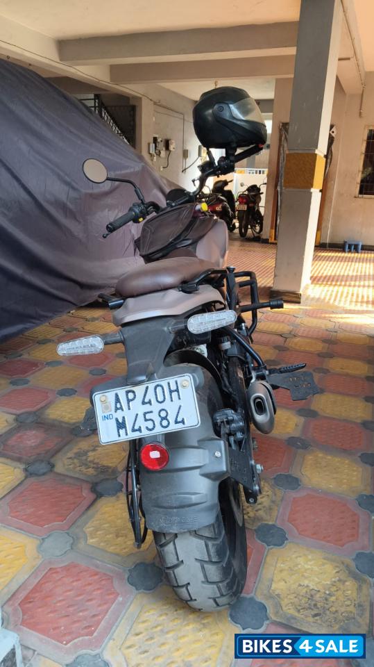 Royal Enfield Guerrilla 450 Flash