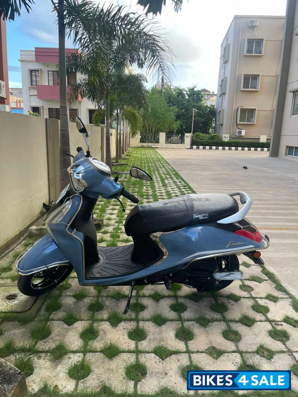 Ice Blue Yamaha Fascino 125 Fi Hybrid