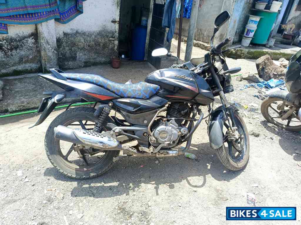 E Black Bajaj Pulsar 150 DTSi