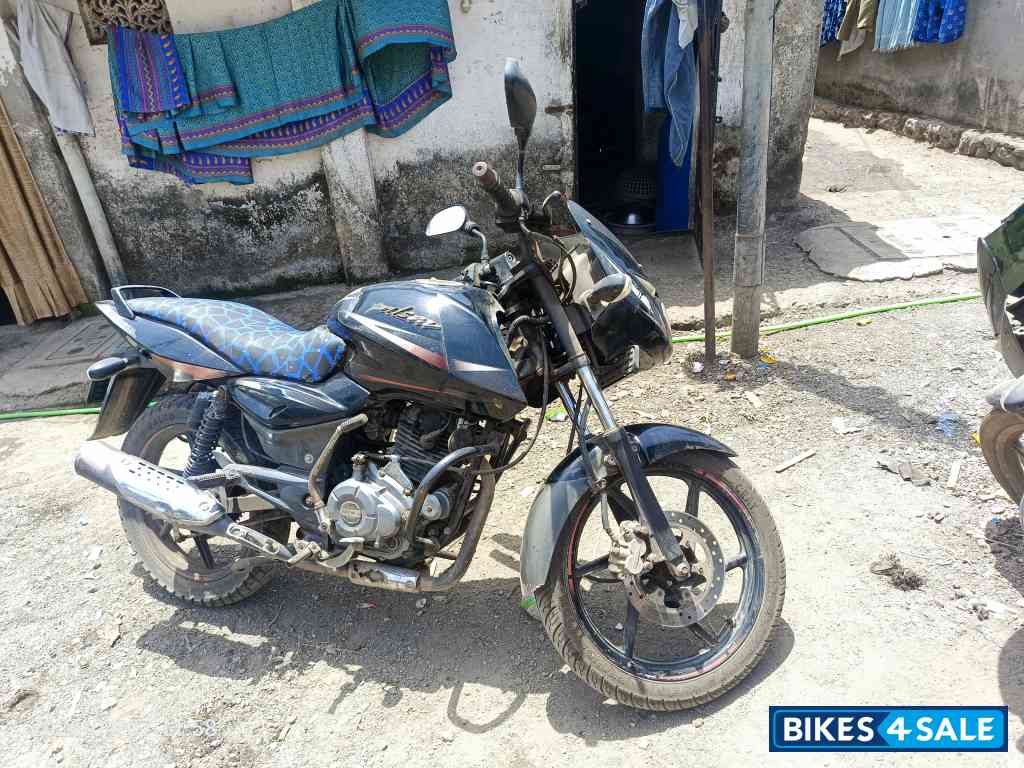 E Black Bajaj Pulsar 150 DTSi