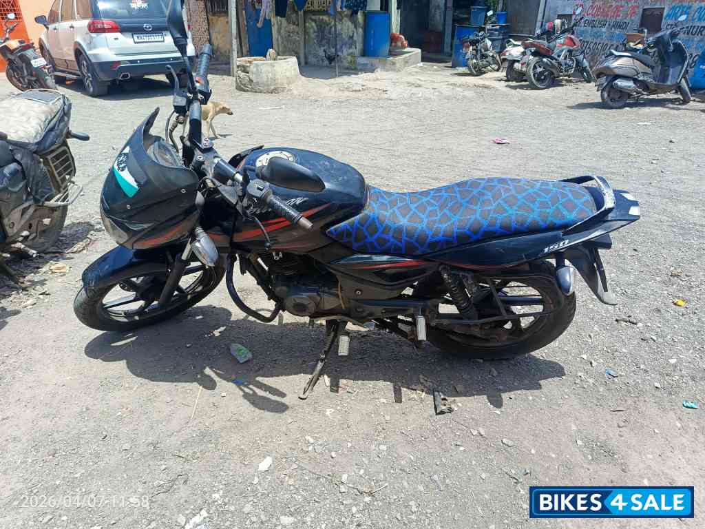 E Black Bajaj Pulsar 150 DTSi