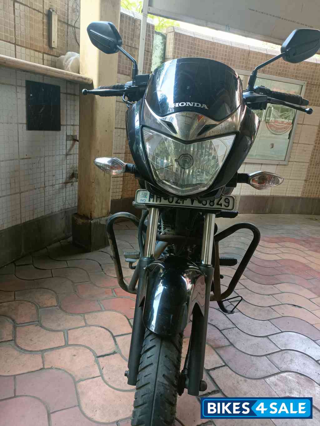 Black Honda CB Unicorn 160