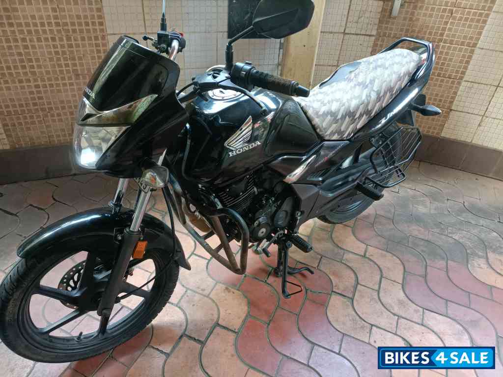 Black Honda CB Unicorn 160