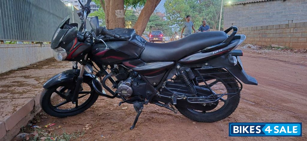 Black+red Bajaj Discover 125