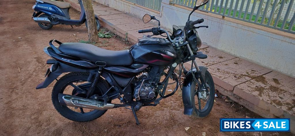 Black+red Bajaj Discover 125