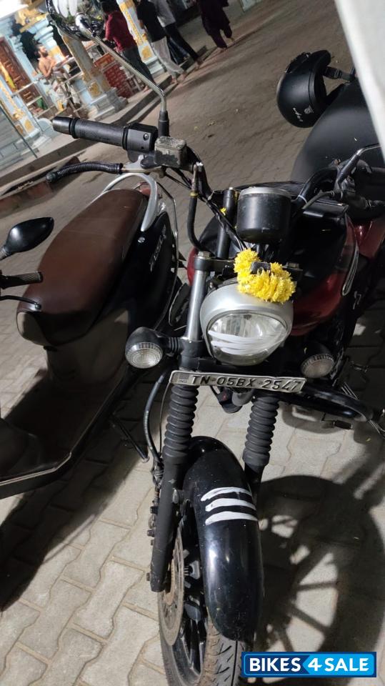 Red Bajaj Avenger Street 160