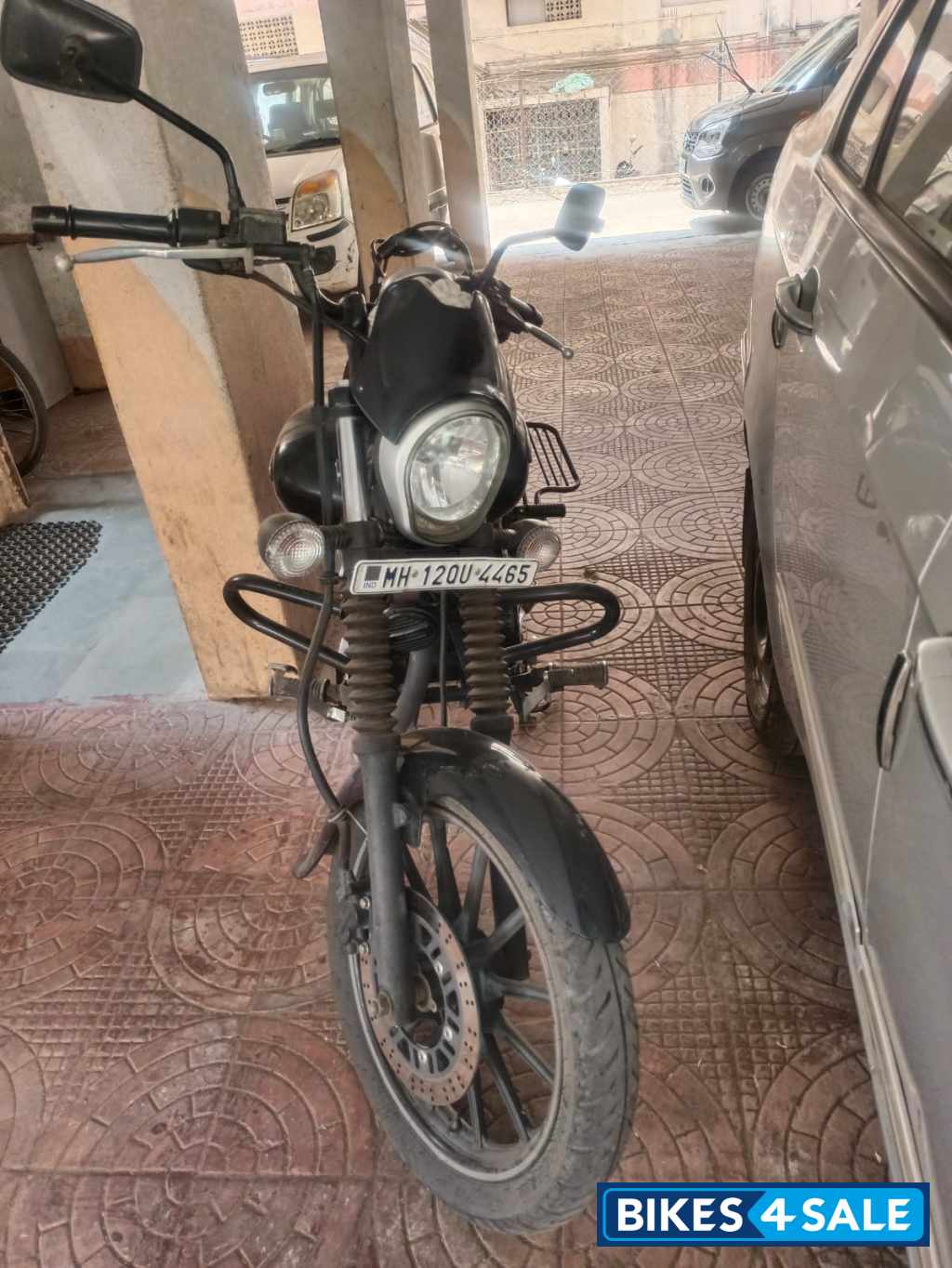 Bajaj Avenger 180 DTS-i