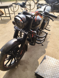 Royal Enfield Classic Stealth Black 2024 Model
