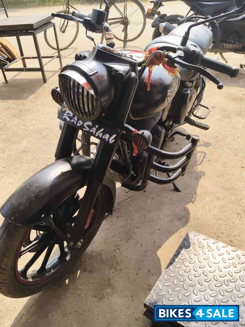 Royal Enfield Classic Stealth Black