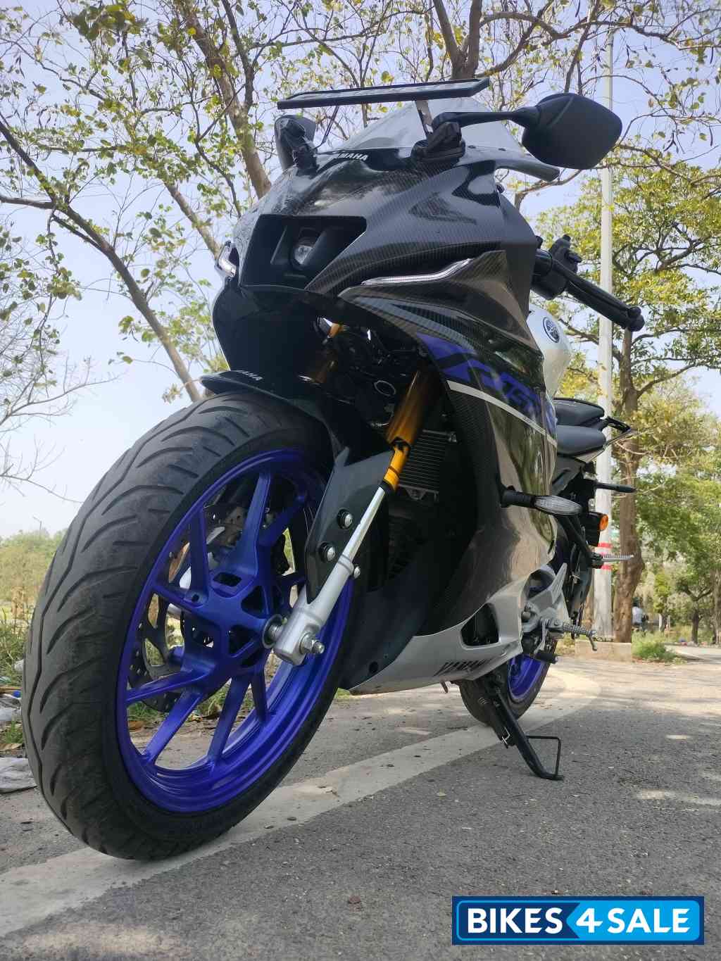 Metallic White Yamaha R15M Icon Performance