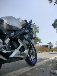 Metallic White Yamaha R15M Icon Performance
