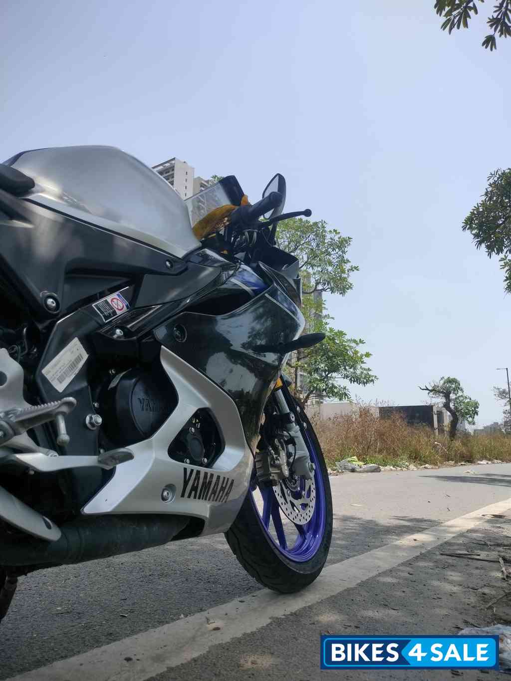 Metallic White Yamaha R15M Icon Performance