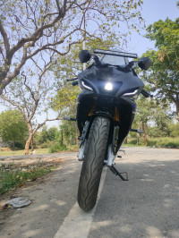 Metallic White Yamaha R15M Icon Performance