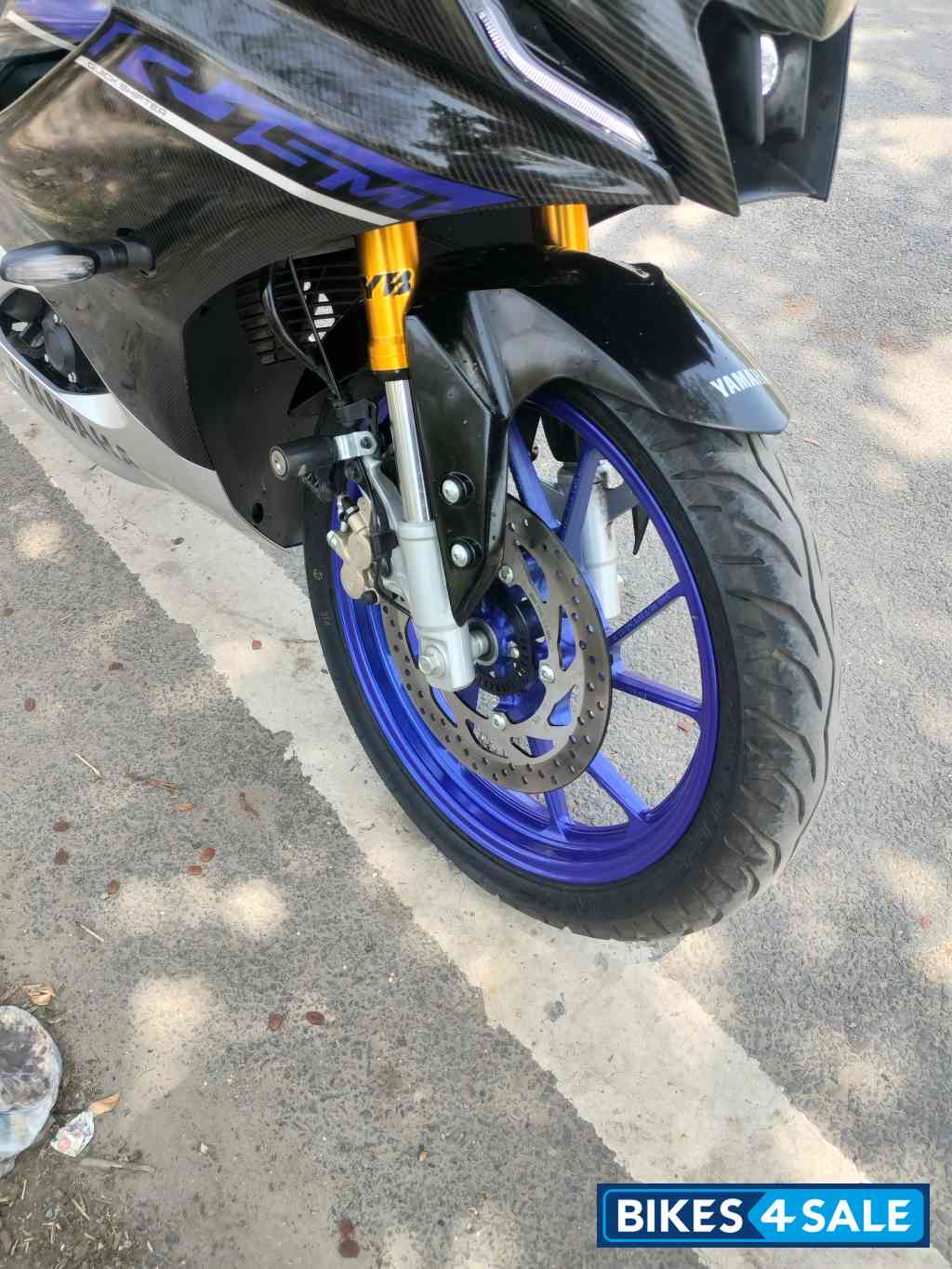 Metallic White Yamaha R15M Icon Performance