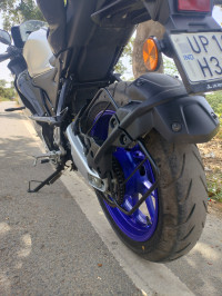 Metallic White Yamaha R15M Icon Performance