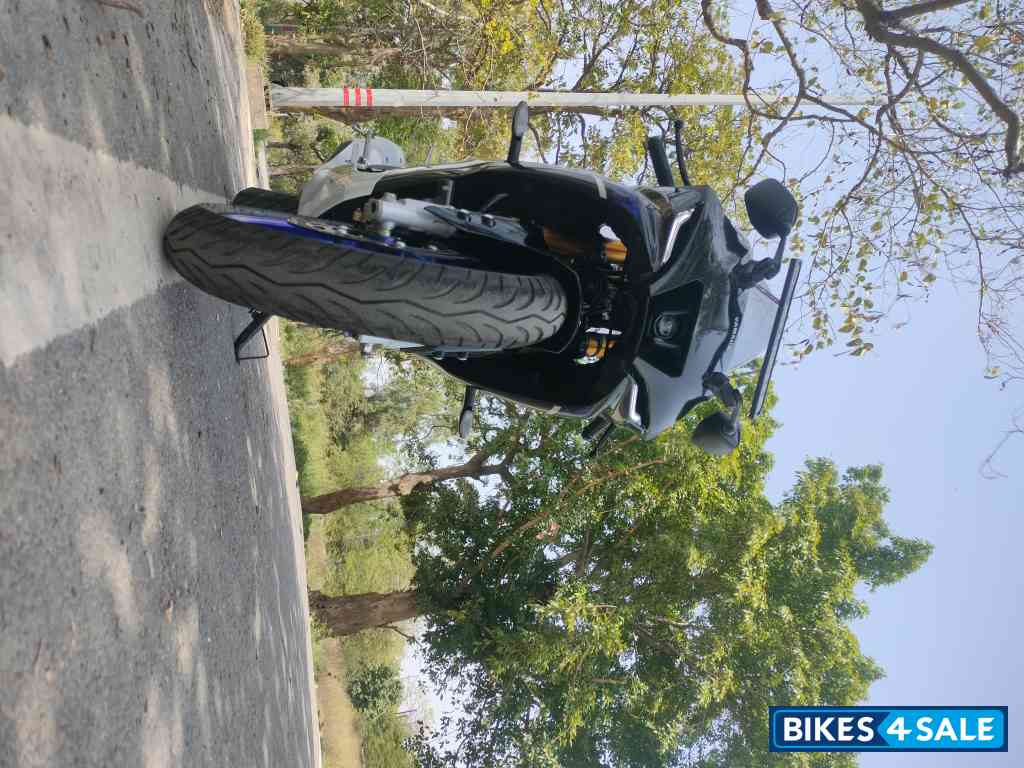 Metallic White Yamaha R15M Icon Performance