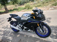 Metallic White Yamaha R15M Icon Performance