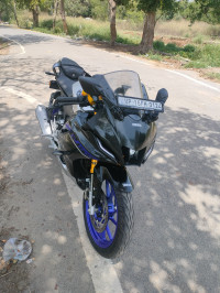 Metallic White Yamaha R15M Icon Performance