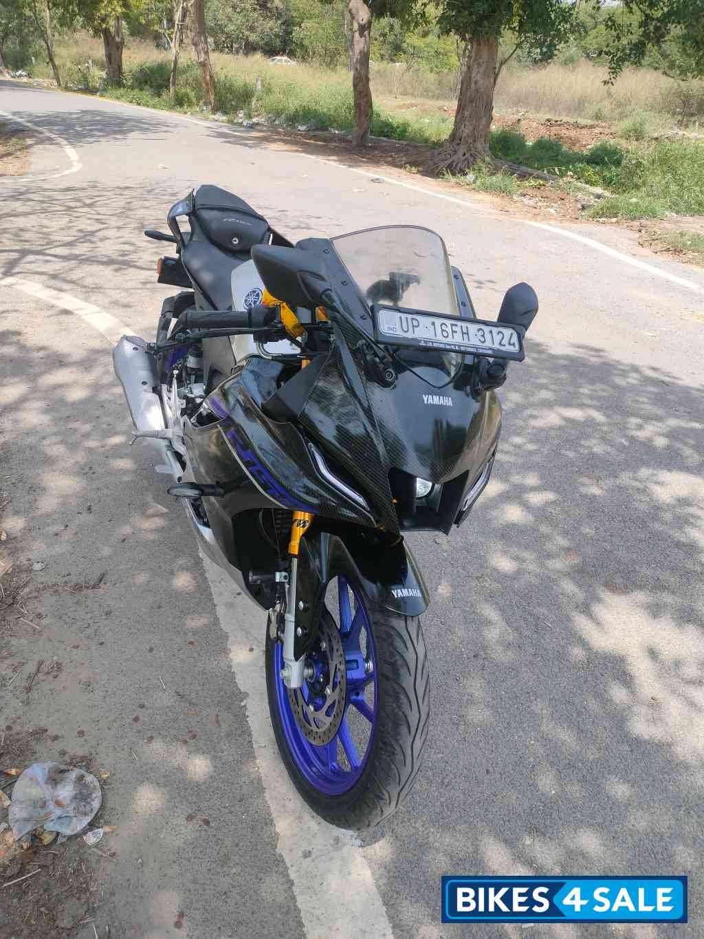 Metallic White Yamaha R15M Icon Performance