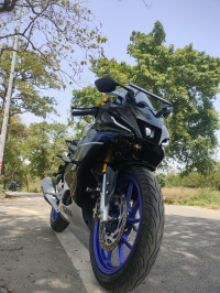 Metallic White Yamaha R15M Icon Performance