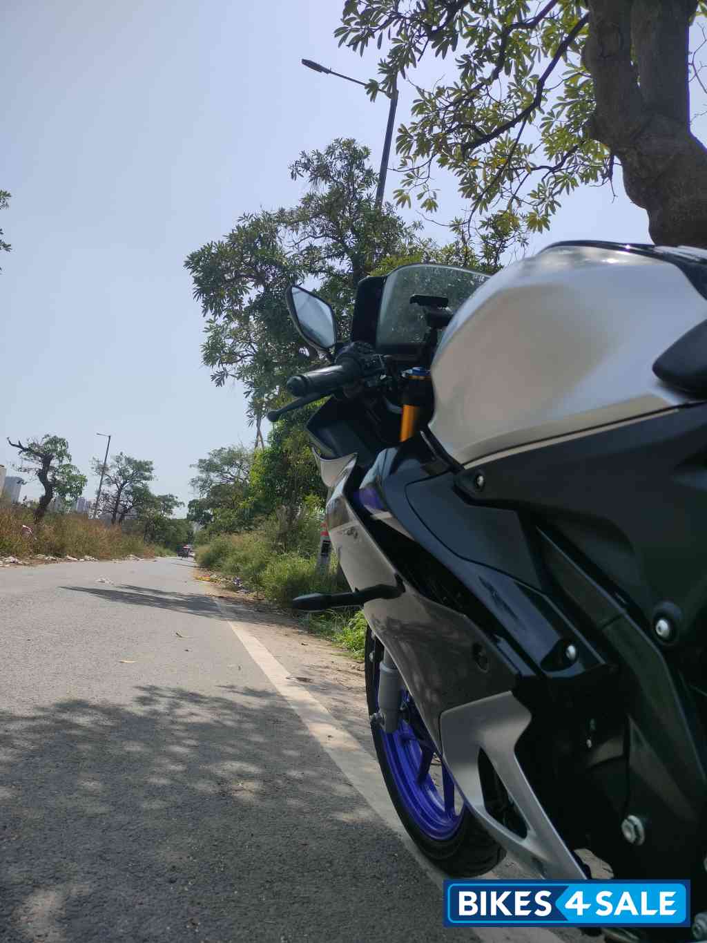 Metallic White Yamaha R15M Icon Performance