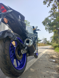 Metallic White Yamaha R15M Icon Performance