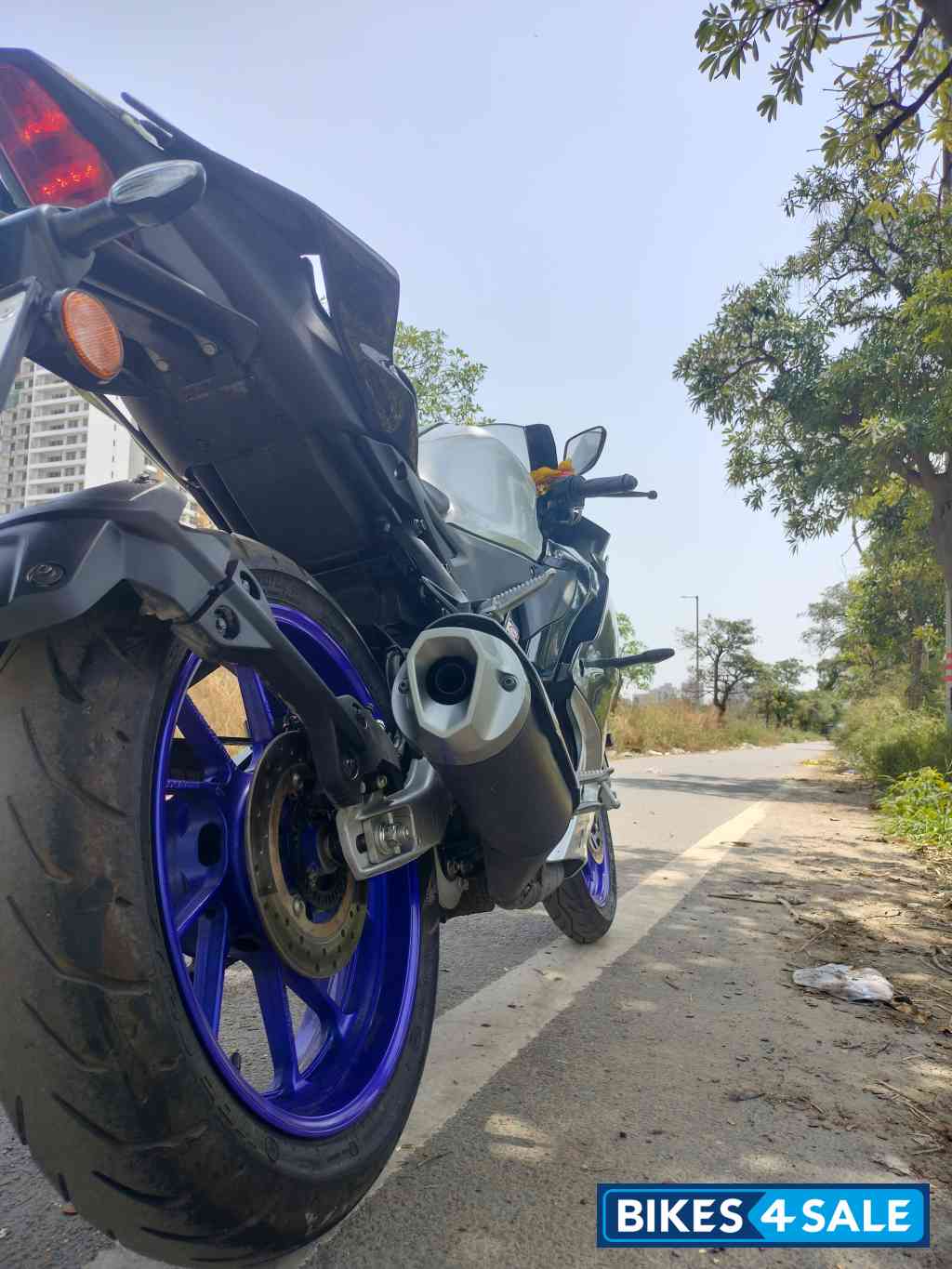 Metallic White Yamaha R15M Icon Performance