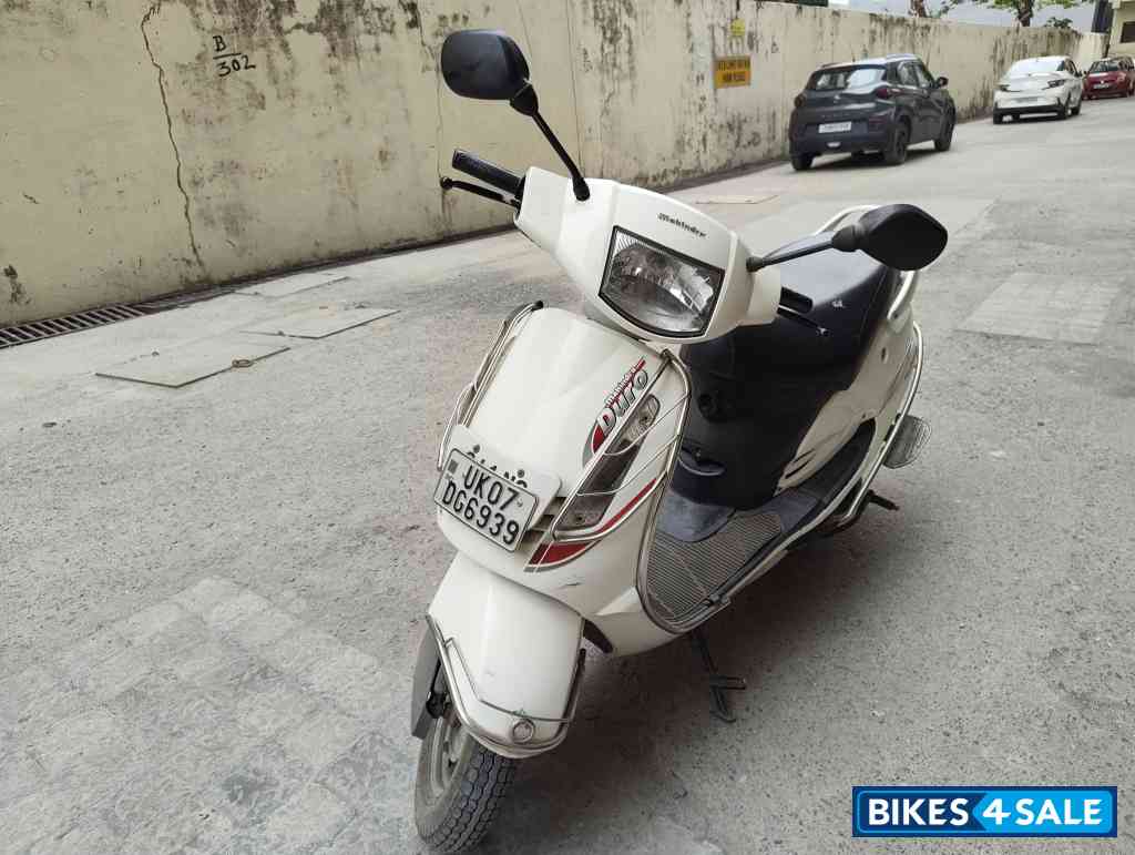 White Mahindra Duro DZ