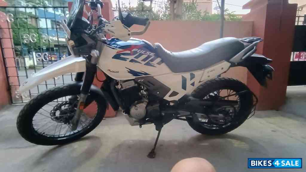 White Hero Xpulse 200 4V White Hero Xpulse 200 4V