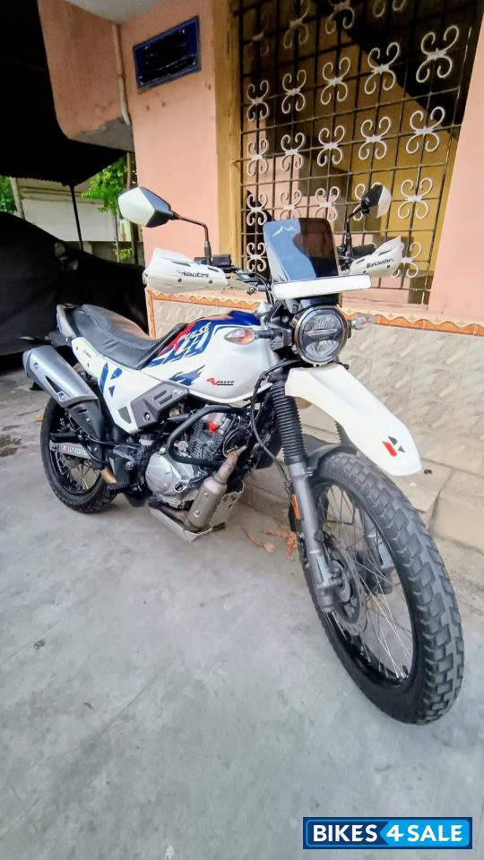 White Hero Xpulse 200 4V White Hero Xpulse 200 4V