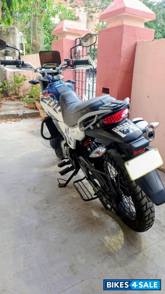 White Hero Xpulse 200 4V White Hero Xpulse 200 4V