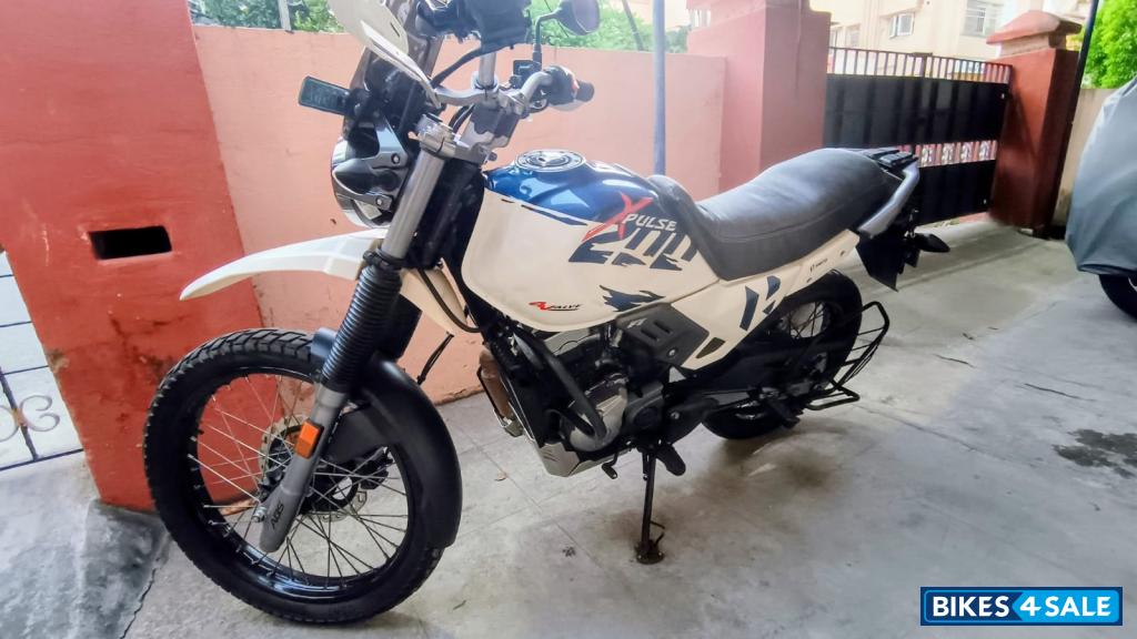 White Hero Xpulse 200 4V White Hero Xpulse 200 4V