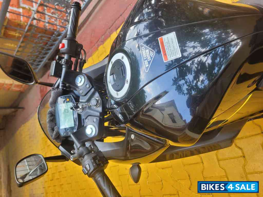 Black Suzuki Gixxer SF 2025